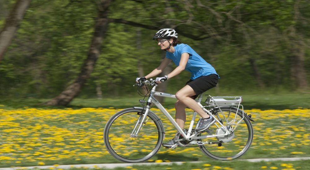 必威体育官方网站骑电动自行车